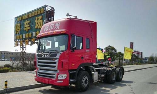 南阳新平源格尔发a5w 6x4牵引车31.5万