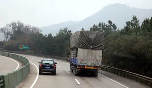 汽车市场网卡车频道-严重超载或纳入危险驾驶