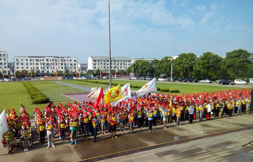 江苏高邮首批邮政系统平安志愿者上岗 汽车市